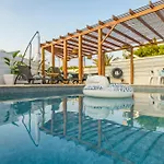 Villa Black Swan Perivolia