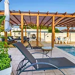 Villa Black Swan