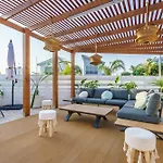 Black Swan Villa