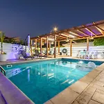 Black Swan Villa *