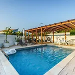 Black Swan Villa Perivolia