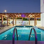 Black Swan Villa