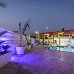 Black Swan Villa