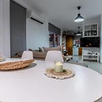 Black Swan Villa
