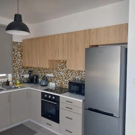 فيلة Black Swan بريفوليا