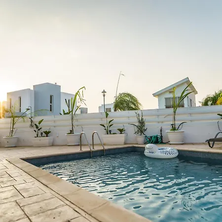 Black Swan Luxury * Perivolia