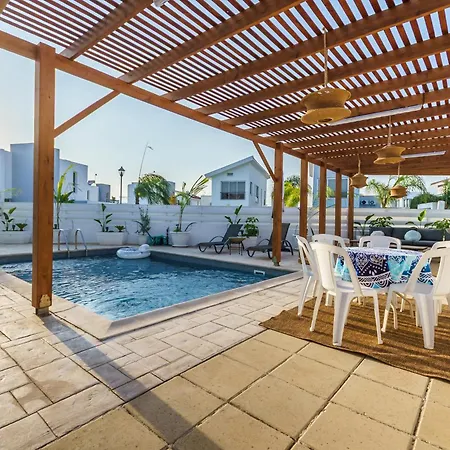 Black Swan Luxury Vila Perivolia
