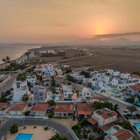 Vila Black Swan Luxury