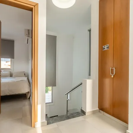 Vila Black Swan Luxury Perivolia