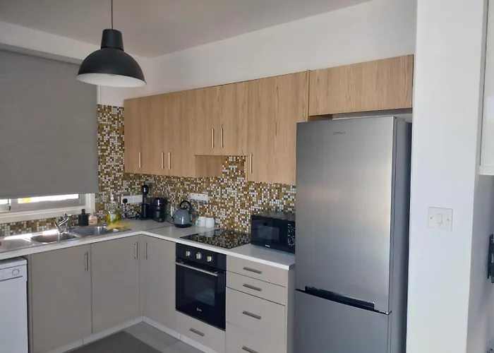 Willa Black Swan Periwolia