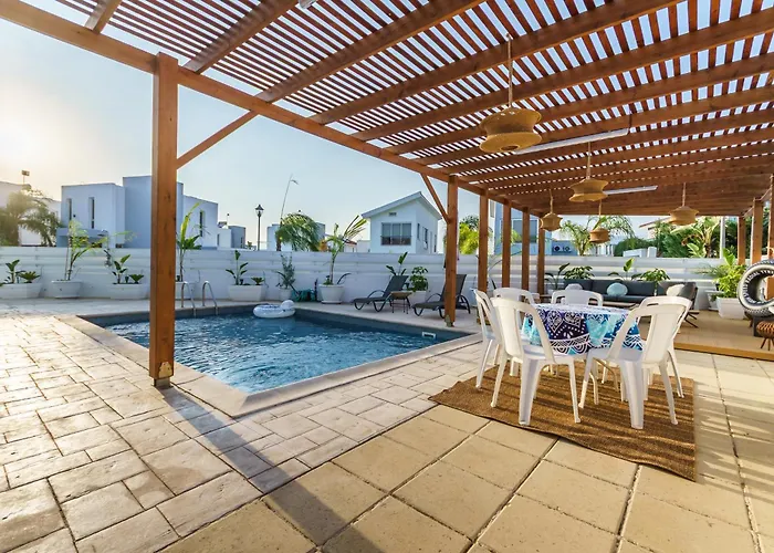 Black Swan Willa Periwolia