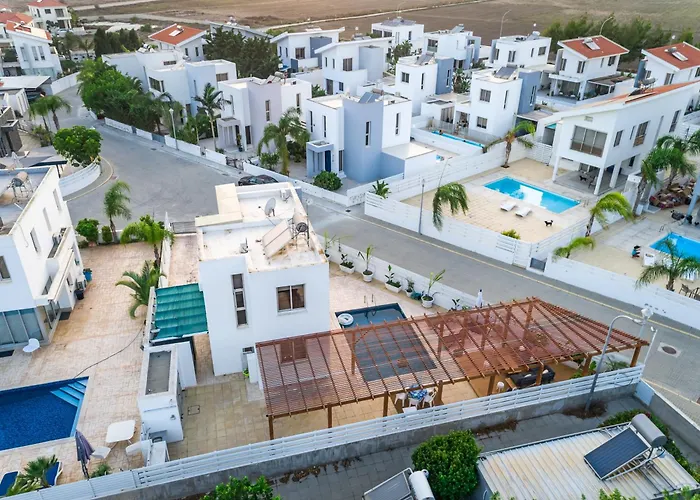 Willa Black Swan Periwolia