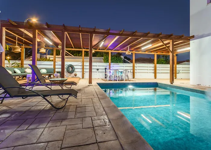 Black Swan Willa Periwolia