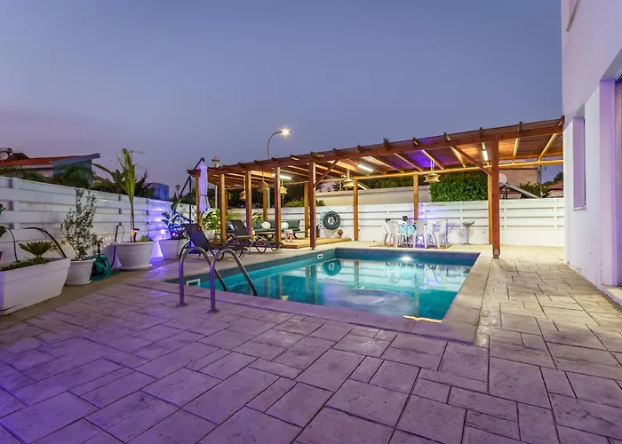 Willa Black Swan Periwolia