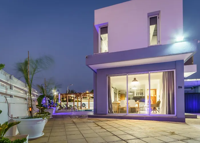 Willa Black Swan Periwolia